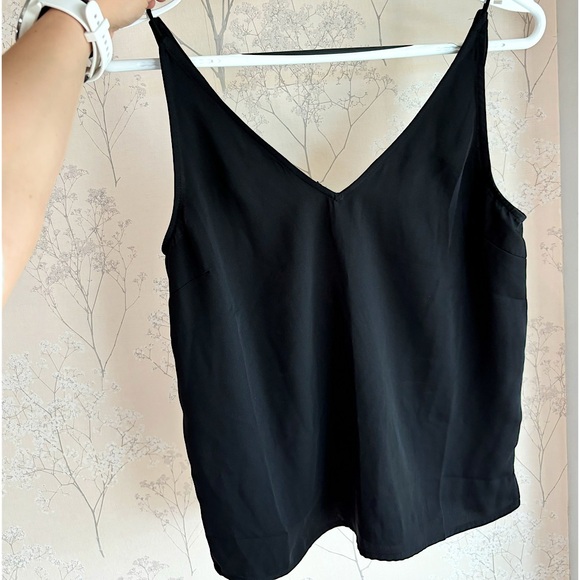 Black thin strapped flowy tank top - Picture 1 of 3